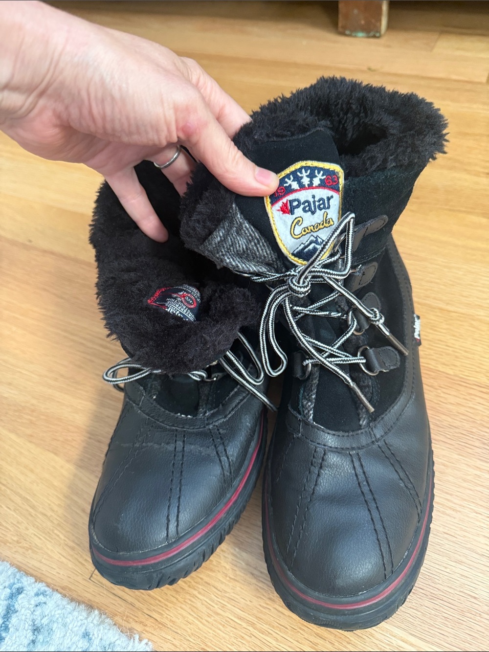 Pajar Womens Black Winter Snow Boots with Red Trim
